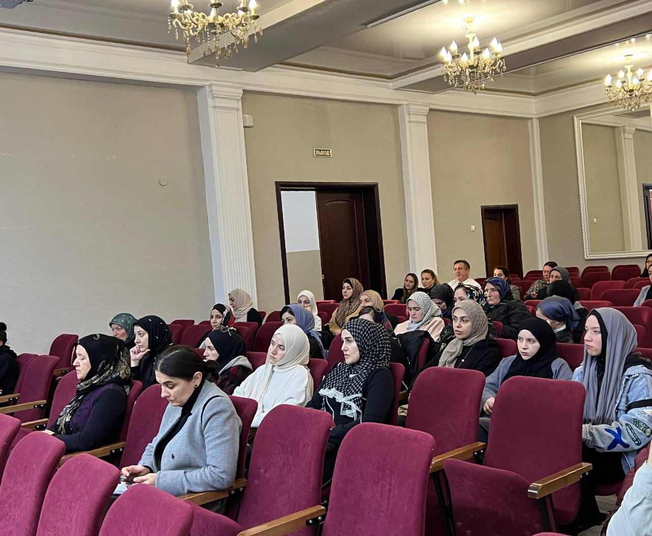 В Гуманитарно-педагогическом колледже прошло традиционное родительское собрание